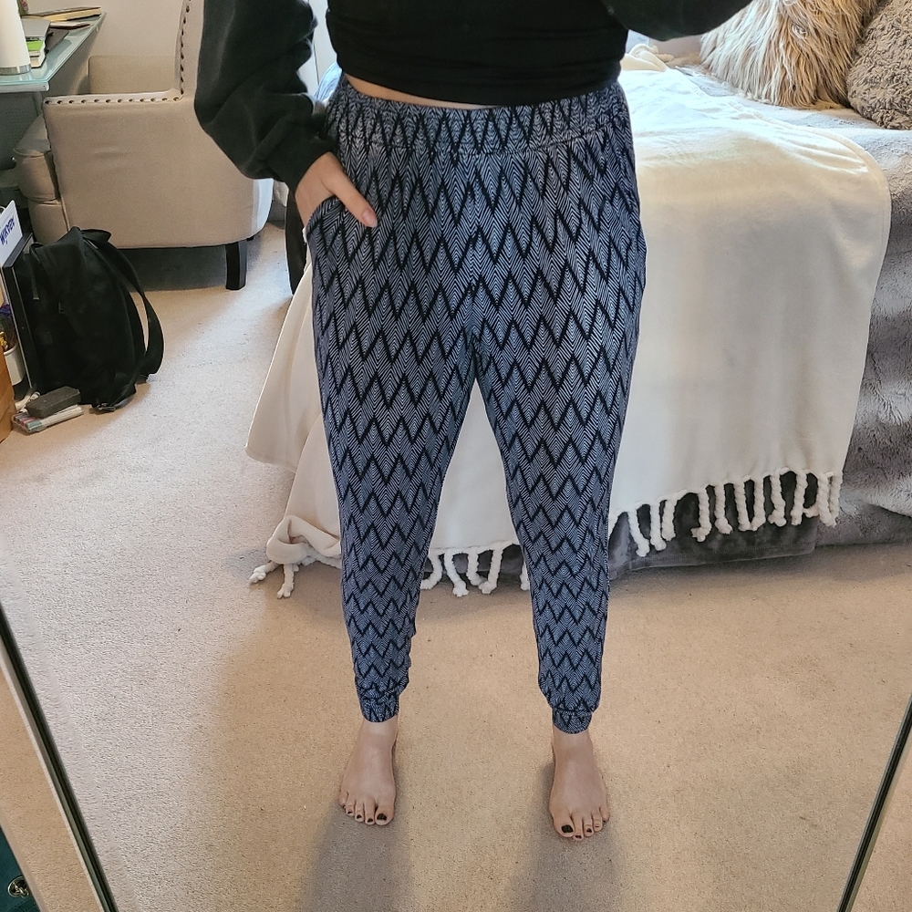 Joggers - Picture 2 of 3